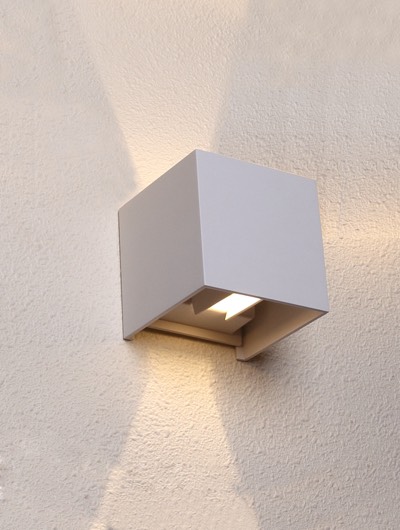 WALL S/M 6.8W SQ Wh 3K IP54 w/adj Lens Covers 408 Lm